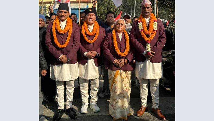 एकै पहिरनमा सजिएर उम्मेदवारी दर्ता गराउँदै नेकपा सिन्धुपाल्चोकका उम्मेदवारहरू