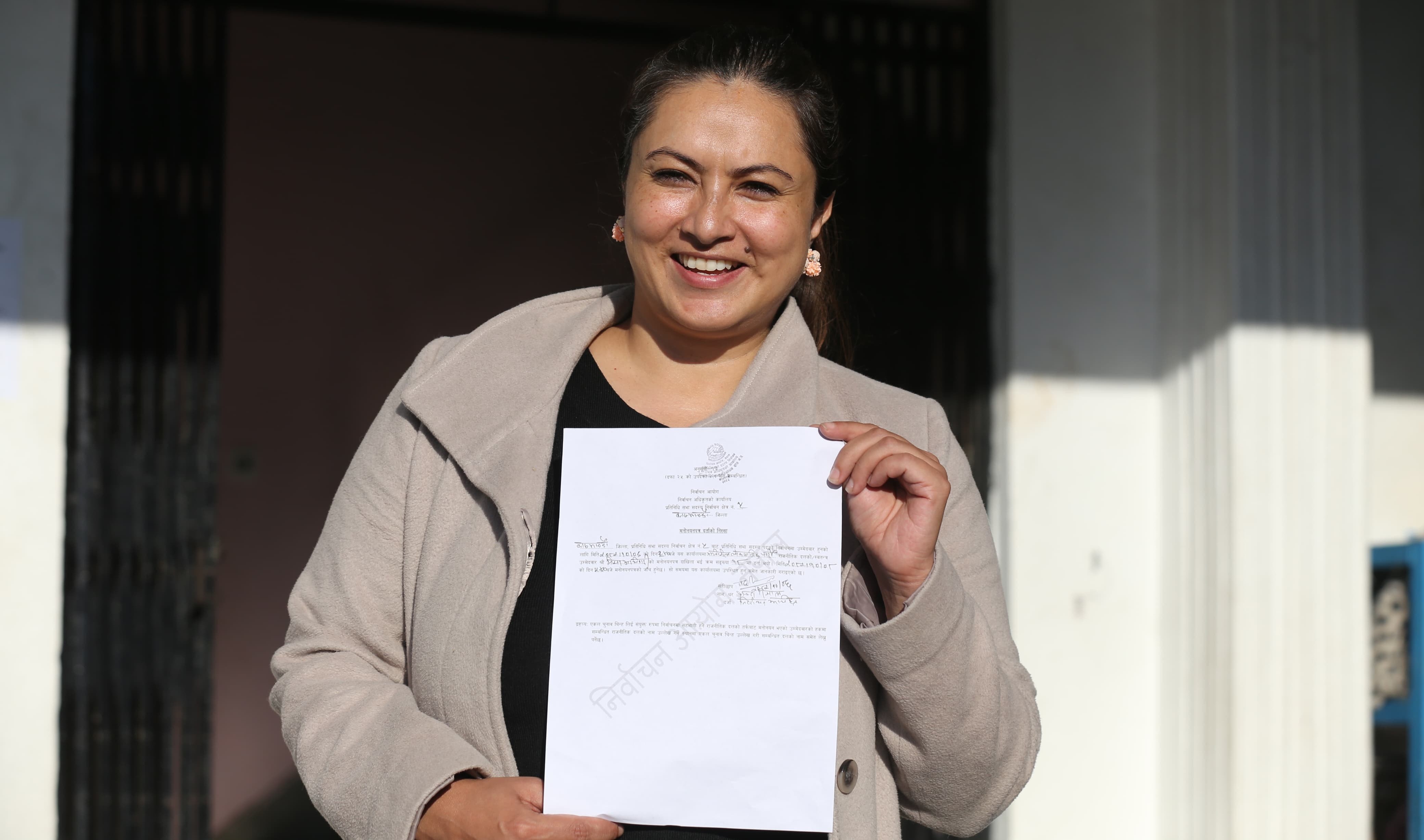 काठमाडौं–५ मा अभिनेत्री निशा अधिकारीको उम्मेदवारी, ‘हाइ–प्रोफाइल’ सँग हुँदै प्रतिष्पर्धा