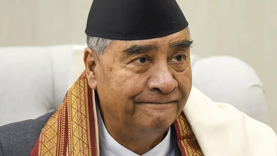 भृकुटीमण्डपबाट देउबालाई फूलको प्रहार, के देलान् देउबाले उपहार?