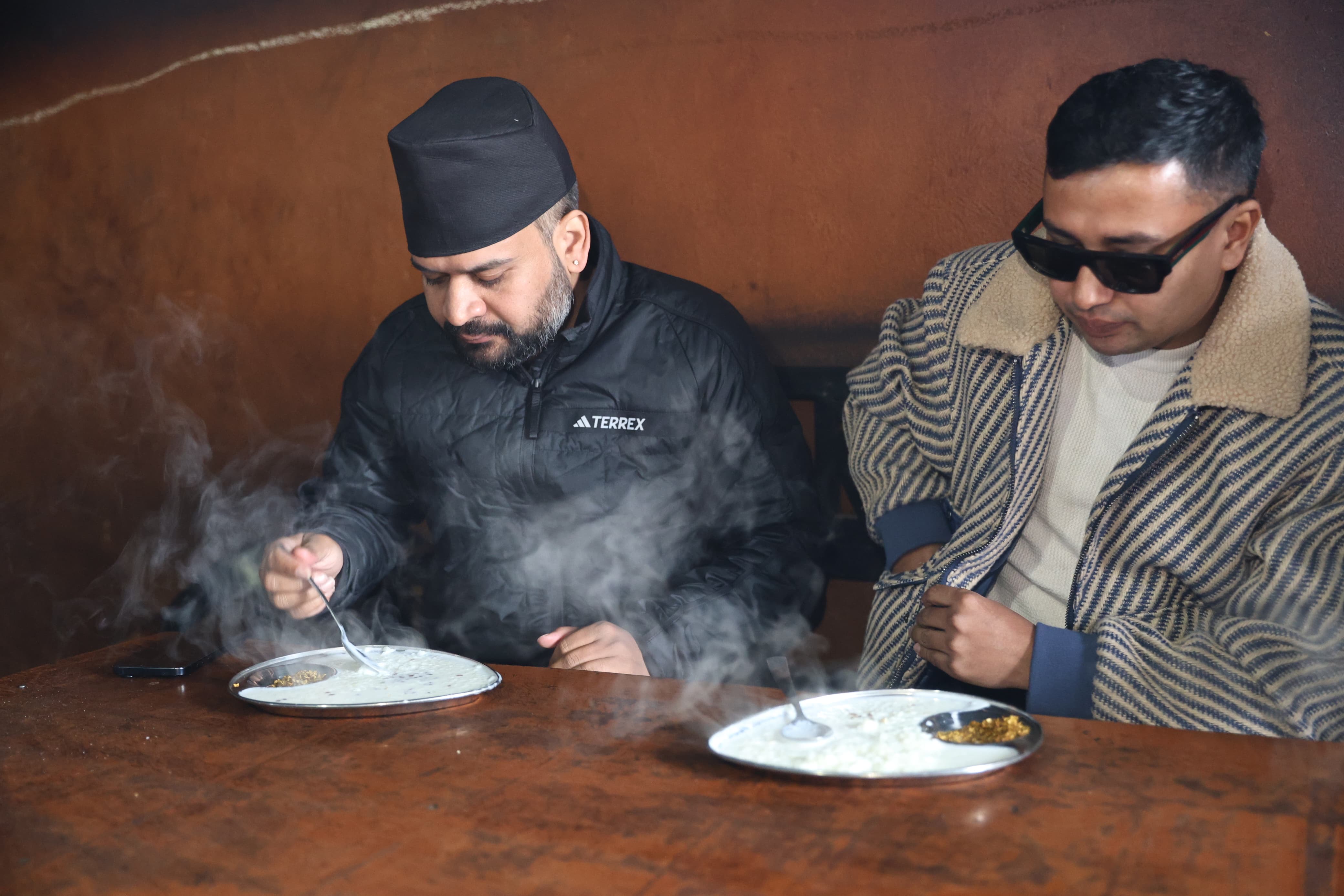 ओलीसँगको भिडन्त अघि पूर्व प्रधानमन्त्री देउवाको किल्लामा बालेन {तस्वीरहरु}