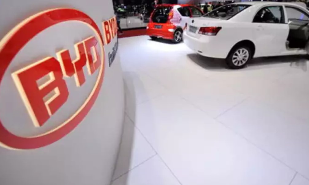 चीनको बिवाइडीले सन् २०२५ मा सबैभन्दा बढी कार बिक्रीको रेकर्ड राख्न सफल