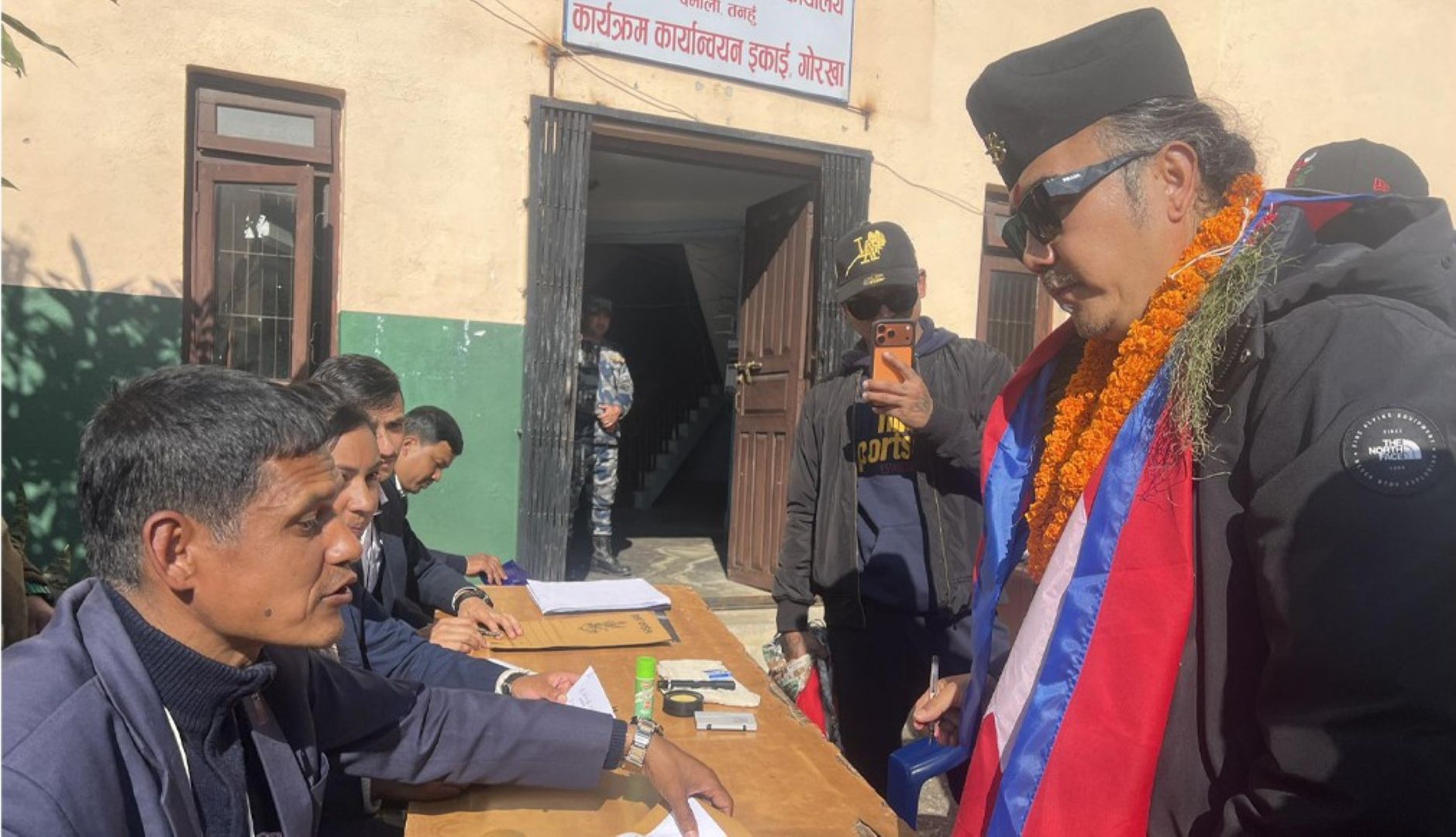 चक्रे मिलनले गराए एमालेबाट गोरखा–२ मा उम्मेदवारी दर्ता