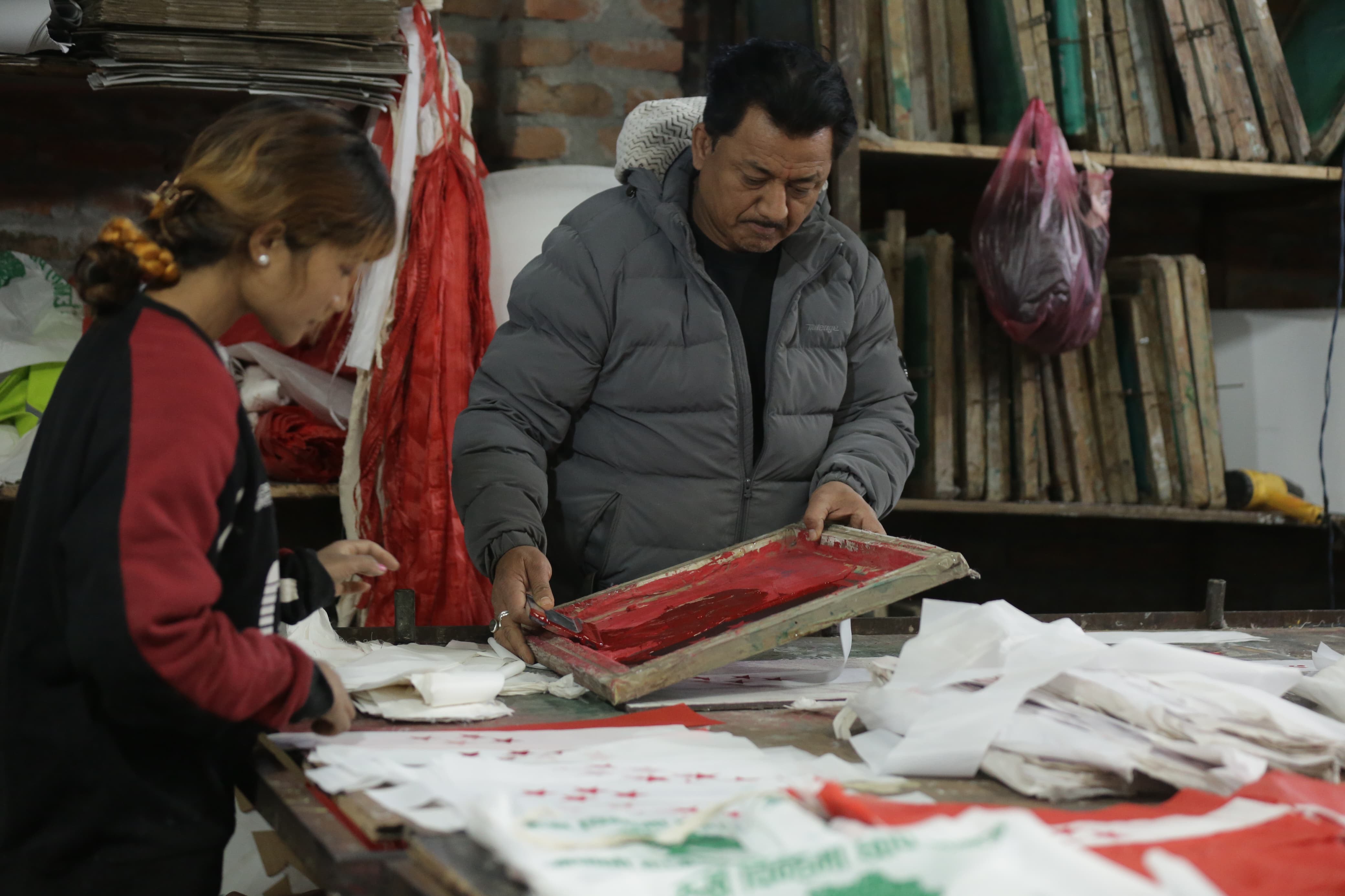 देश चुनावमा होमिँदा पनि प्रचार सामग्रीको आएन ठूलो अर्डर {तस्वीरहरु}