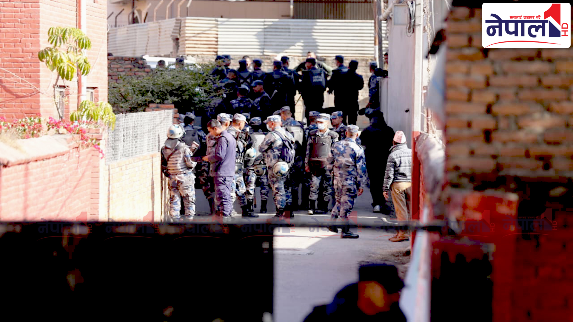 विशेष महाधिवेशन पक्षधरले ‘घेरे’ कांग्रेस पार्टी कार्यालय (तस्वीरहरु)