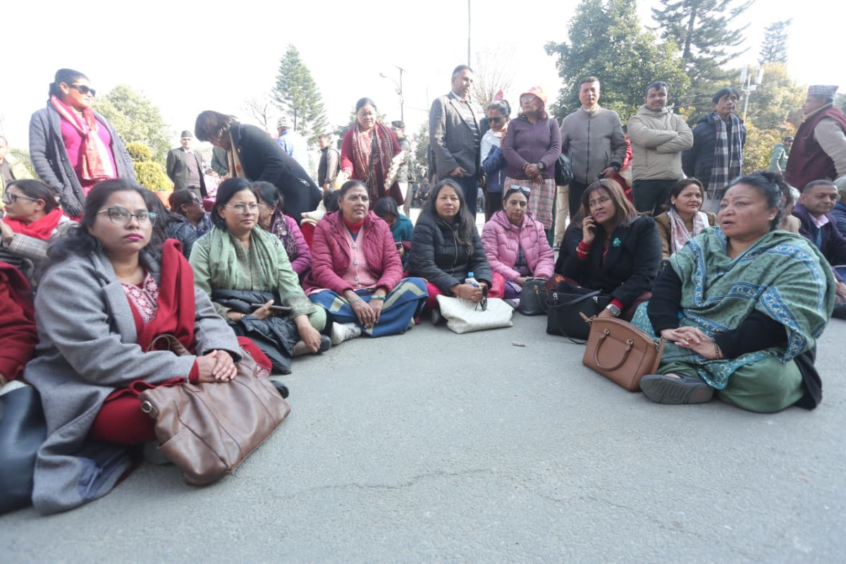 कांग्रेस गगन पक्षकाे निर्वाचन आयोगमा धर्ना