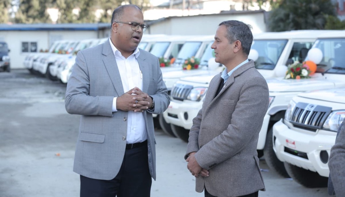 निर्वाचनका लागि भारतले पहिलो चरणमा दियो ६१ वटा गाडी उपहार