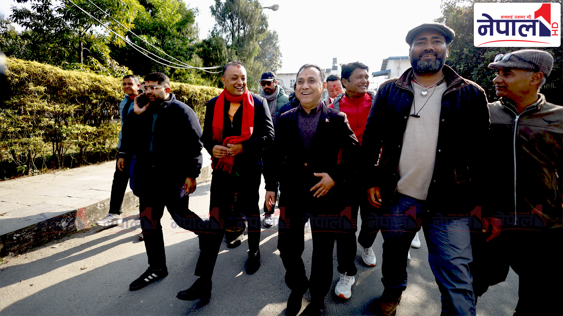 पदाधिकारी लिएर निर्वाचन आयोग पुगे गगन {तस्वीरहरु}