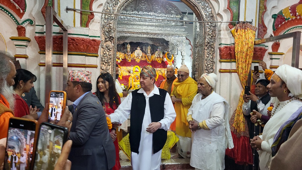 पूर्वराजा ज्ञानेन्द्र शाहले गरे जानकी मन्दिरमा पूजा