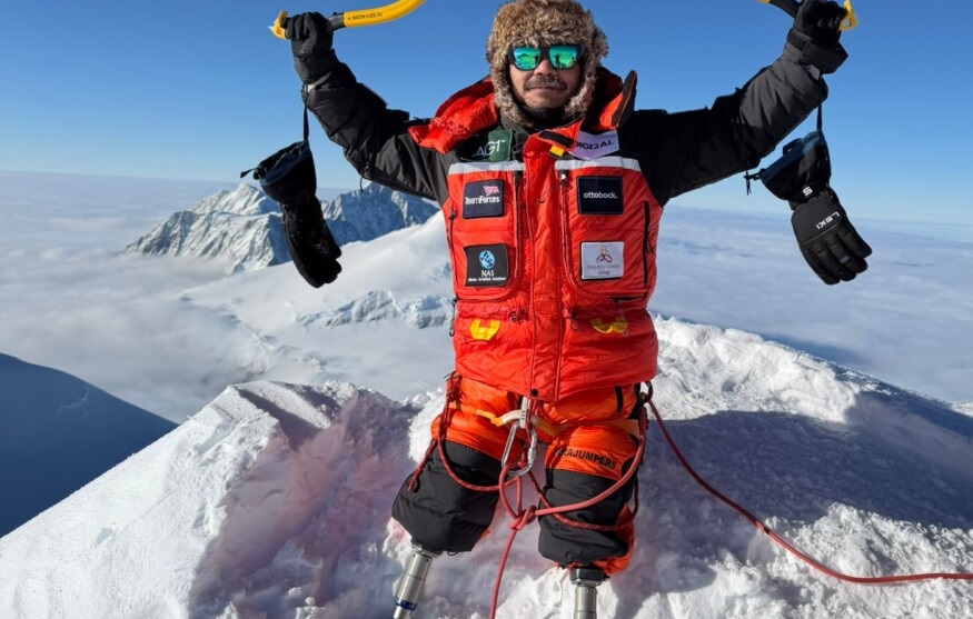 अपाङ्गता भएका हरि बुढा मगरले गरे माउन्ट भिन्सन सफलतापूर्वक आरोहण