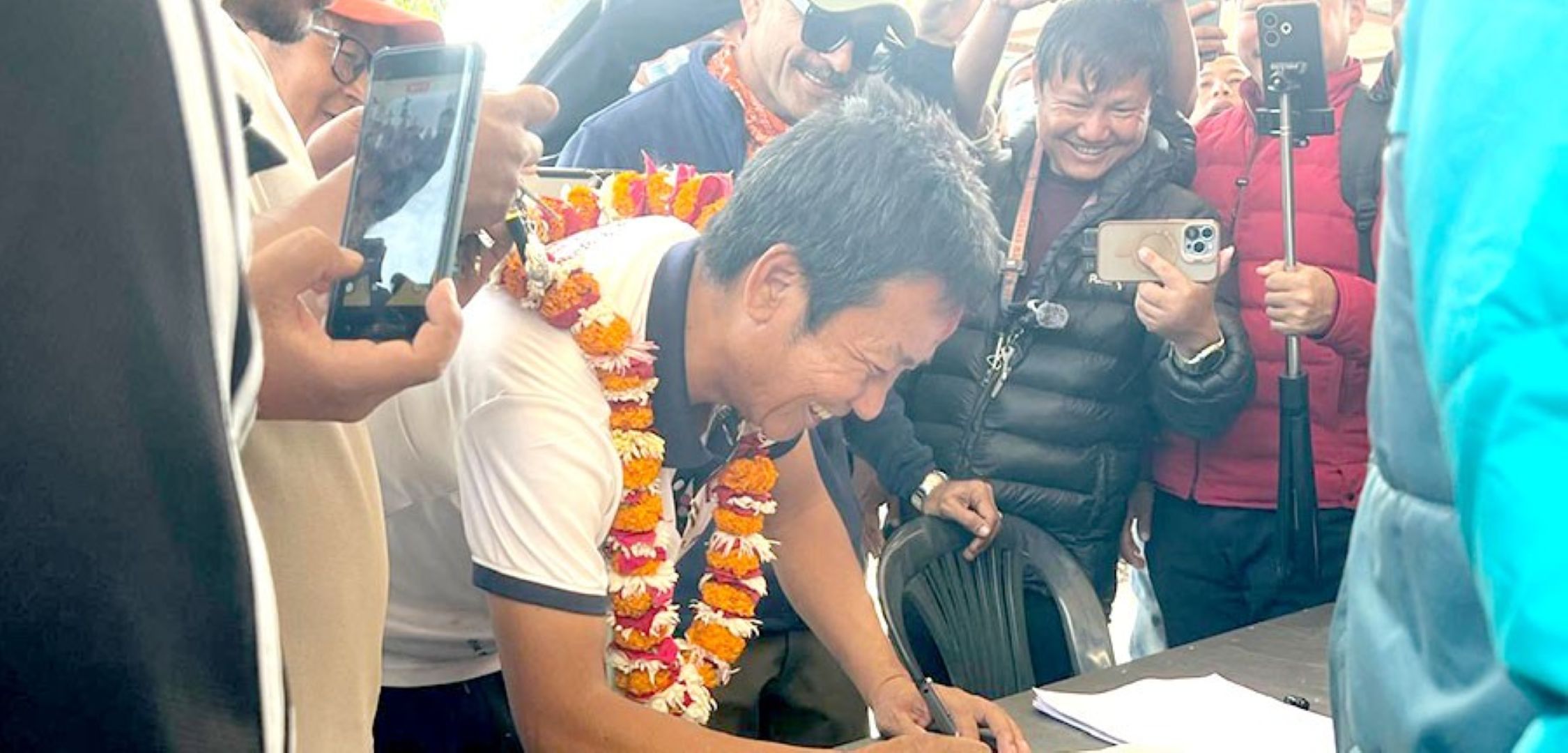 हर्क साम्पाङले गराए मनोनयन दर्ता