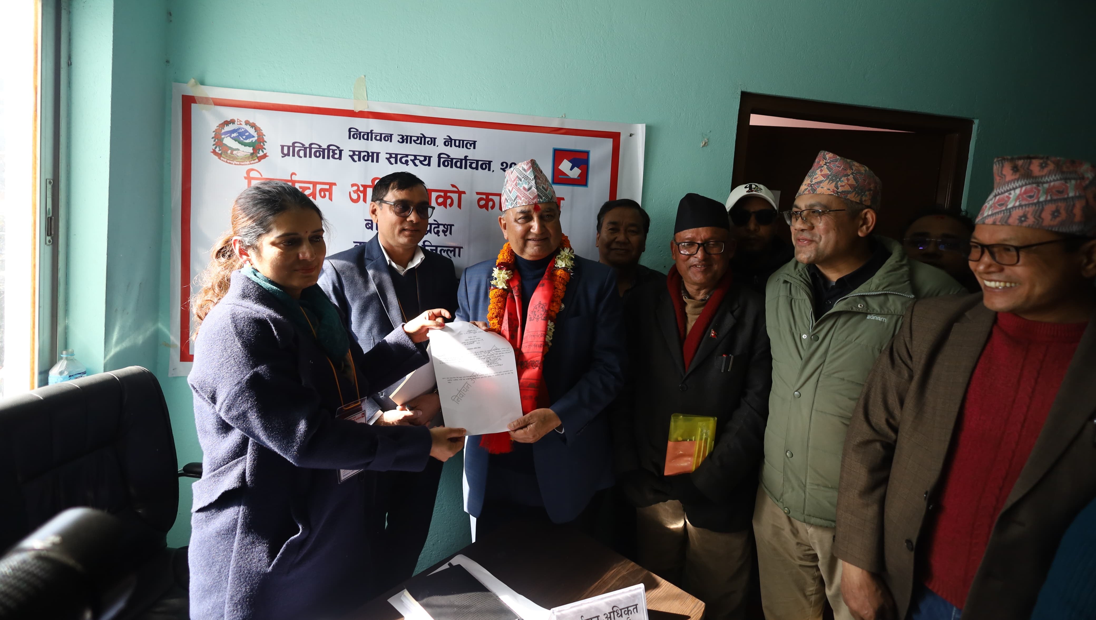 ईश्वर पोखरेलले दिए उम्मेदवारी (तस्वीरहरू)