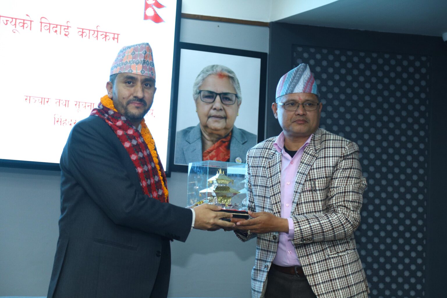 सूचना मन्त्रालयद्वारा मन्त्री खरेलको बिदाइ