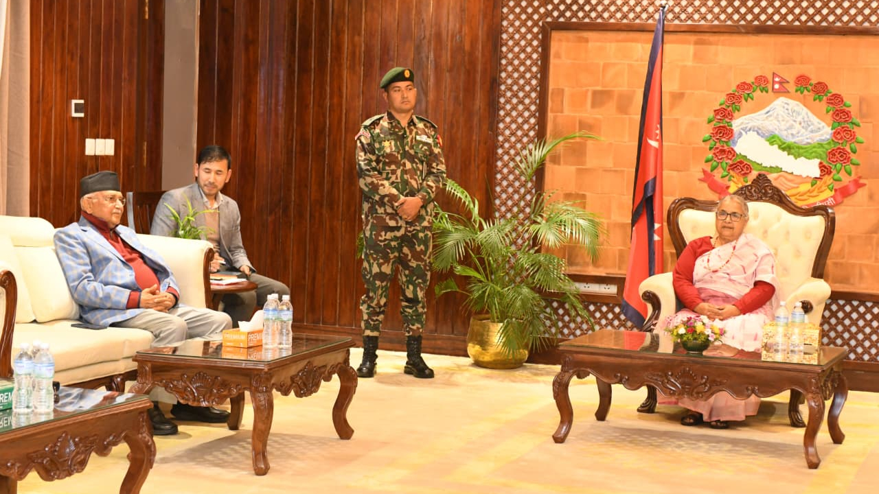 बालुवाटारमा प्रधानमन्त्री र ओलीबीच तीन घण्टा ‘गोप्य’ संवाद