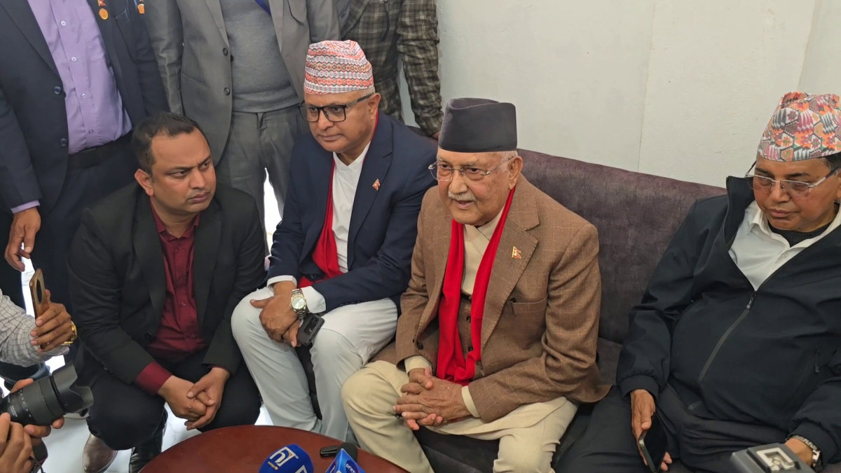 देश जलाउनेहरुबाट जोगाउनु छ : ओली