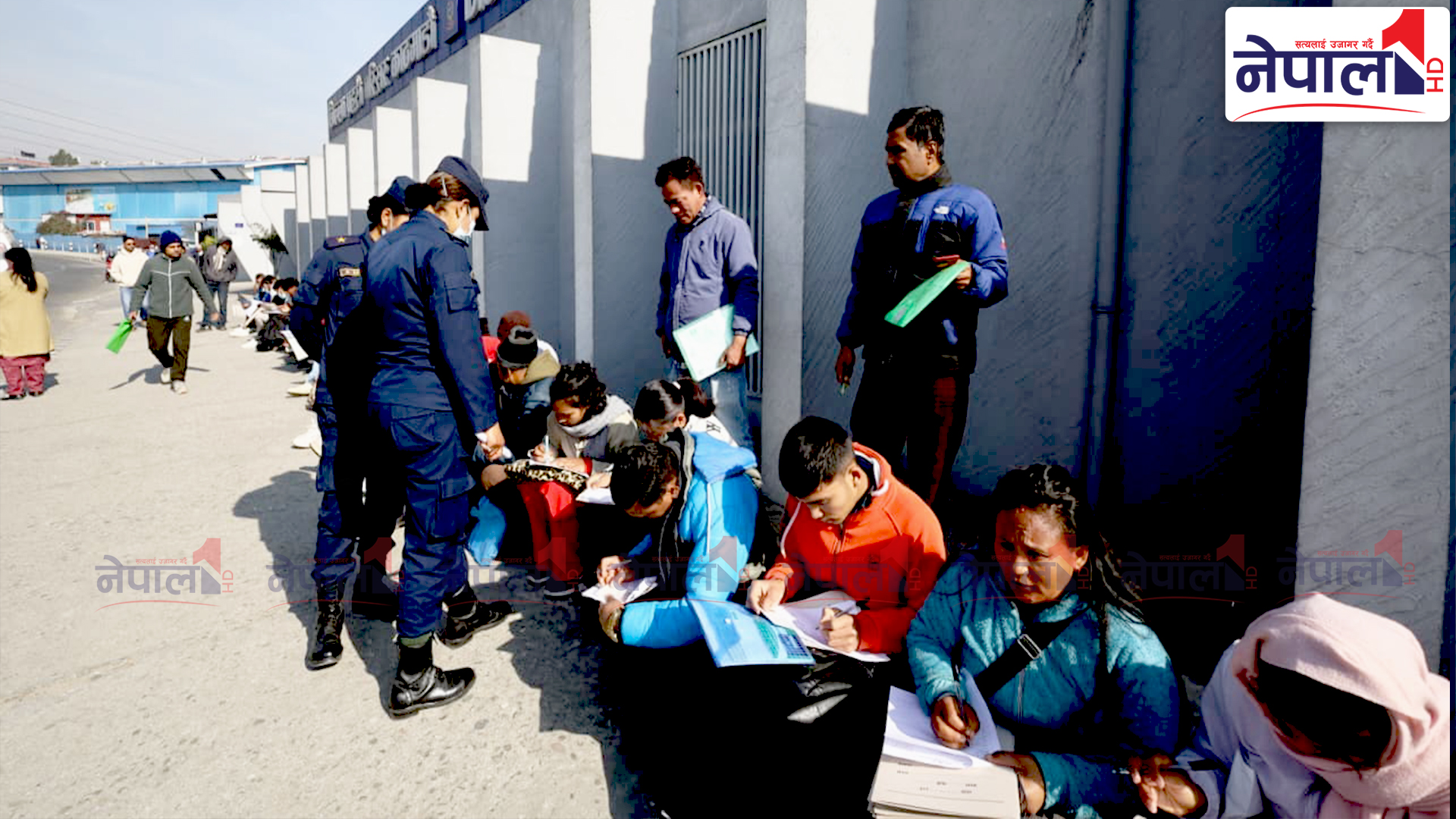 निर्वाचन प्रहरी बन्नेहरूकाे लर्को (तस्वीरहरू)