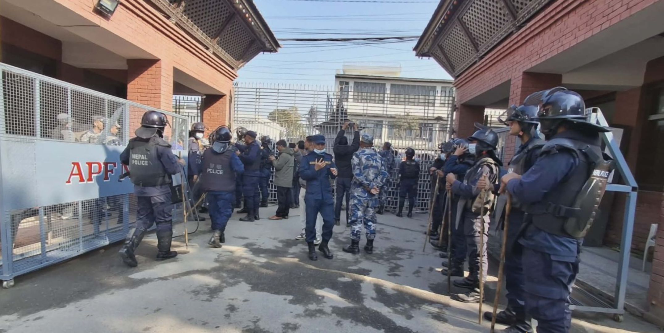 कांग्रेसको दुई समूहको उपस्थितिले निर्वाचन आयोगमा तनाव, उच्च सुरक्षा सतर्कता