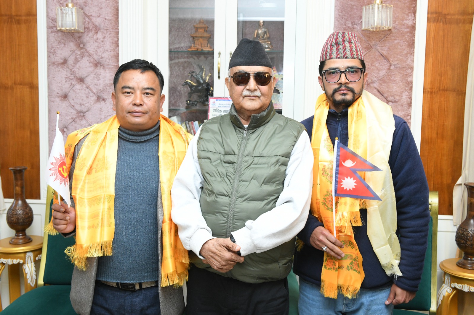 तत्कालीन माओवादी केन्द्र काठमाडौं महानगर कमिटीका अध्यक्ष एमालेमा प्रवेश