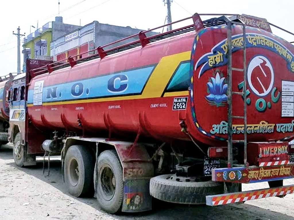 काँकरभिट्टाबाट ६ महिनामा ९ अर्ब ७७ करोडभन्दा बढीको पेट्रोलियम पदार्थ आयात