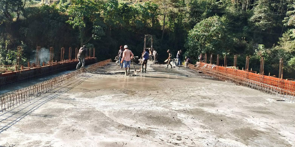 भुरुङ्दीखोलामा पुल निर्माणको अन्तिम चरणमा