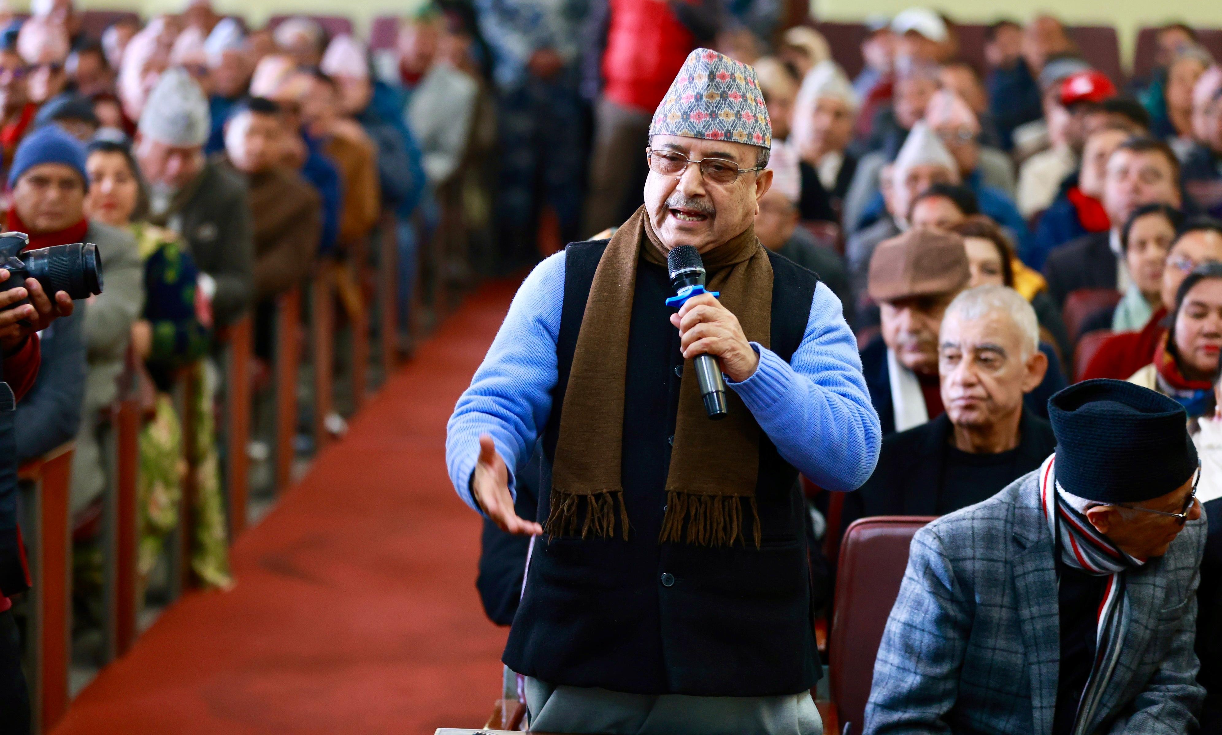 निर्वाचन आयोगमा खड्काले भने–कोही व्यक्ति र समूहले महाधिवेशन डाक्न पाउँदैन