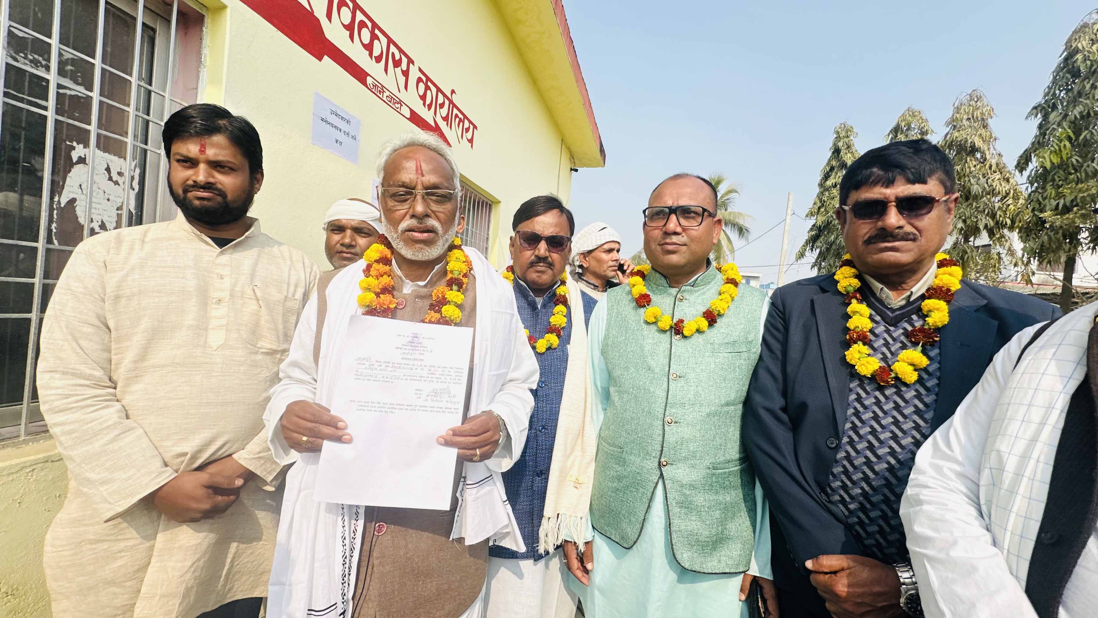 सर्लाही– २ मा राजेन्द्र महतोको उम्मेदवारी दर्ता