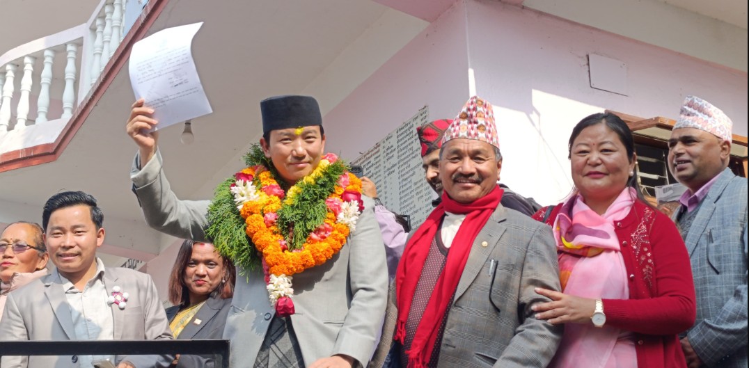 इलाममा तीन महिलासहित २७ जनाको उम्मेदवारी, एमालेका सुहाङसँग को को भीड्दैछन् ?