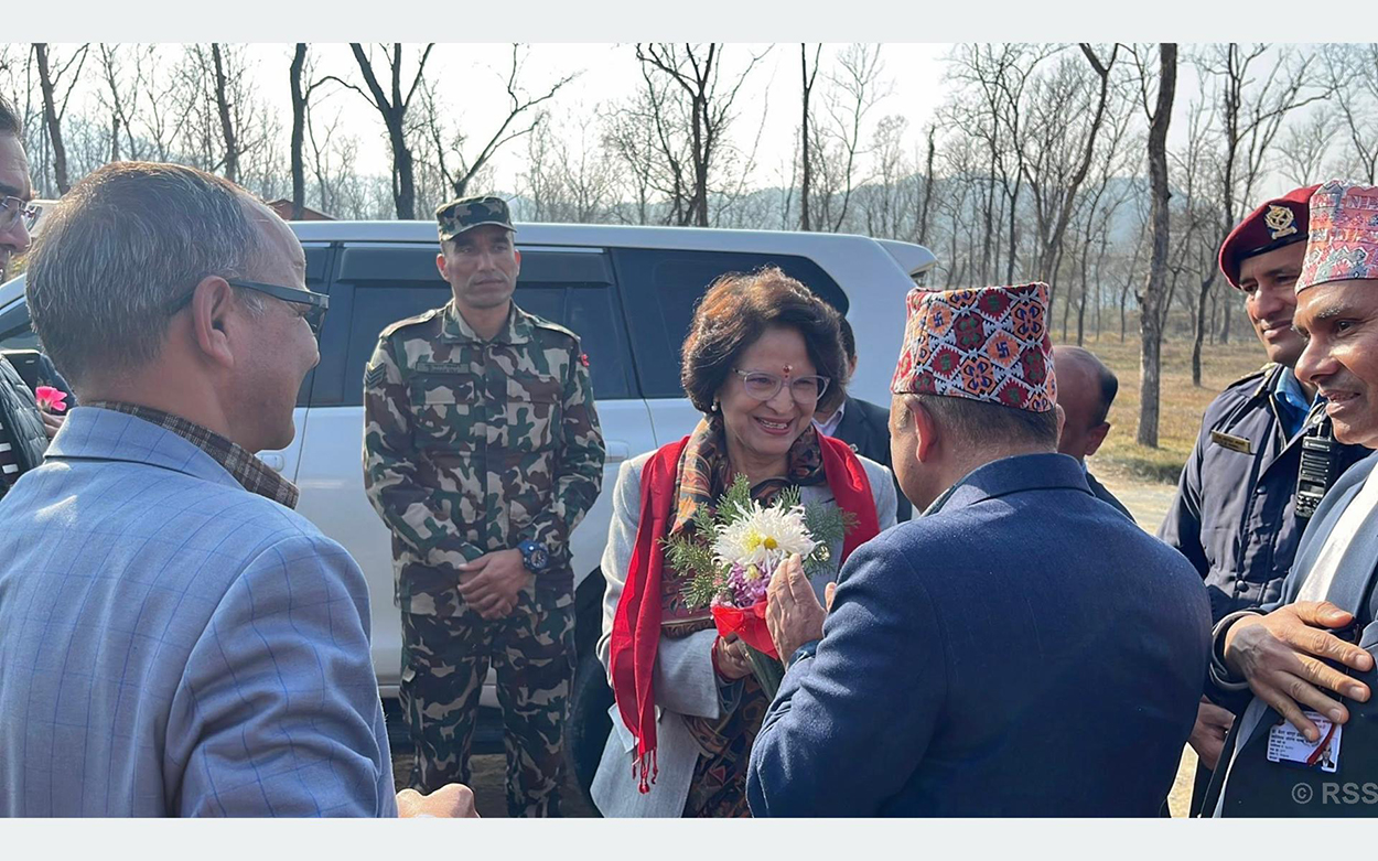 स्वास्थ्यमन्त्री गौतमद्वारा जिपी कोइराला उपचार केन्द्रको निरीक्षण