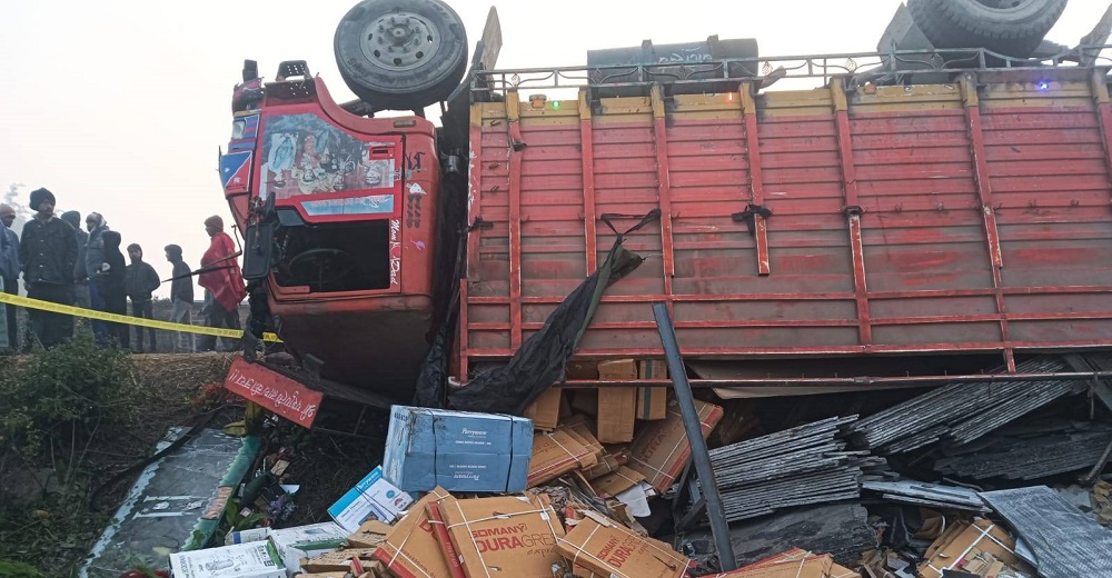 सुनसरीमा ट्रक पल्टिँदा पाँच जनाको मृत्यु,तीन जना घाइते