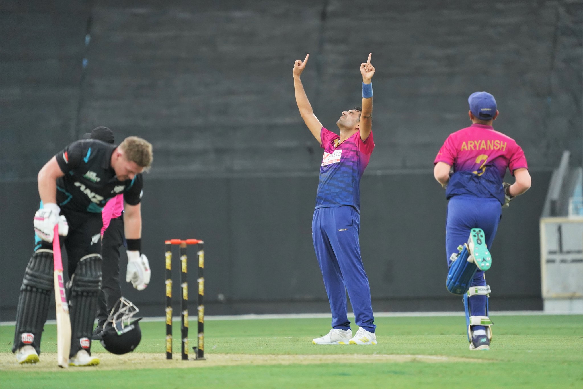 युएइद्वारा न्युजिल्याण्डलाई १ सय ७४ रनको लक्ष्य