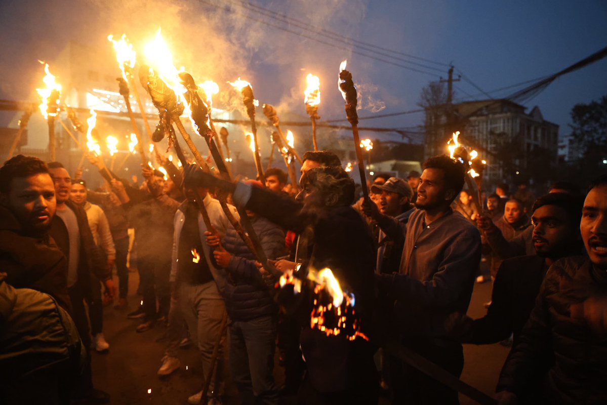 झण्डा जलाएको विरोधमा अनेरास्ववियुले जलायो बालेनको पुत्ला