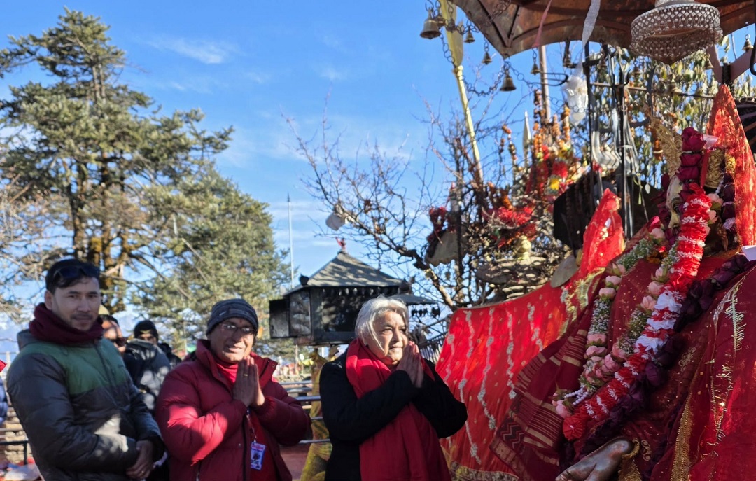 पाथीभराको दर्शनपछि प्रधानमन्त्रीको कामना- ‘निर्वाचन शान्तिपूर्ण होस्’