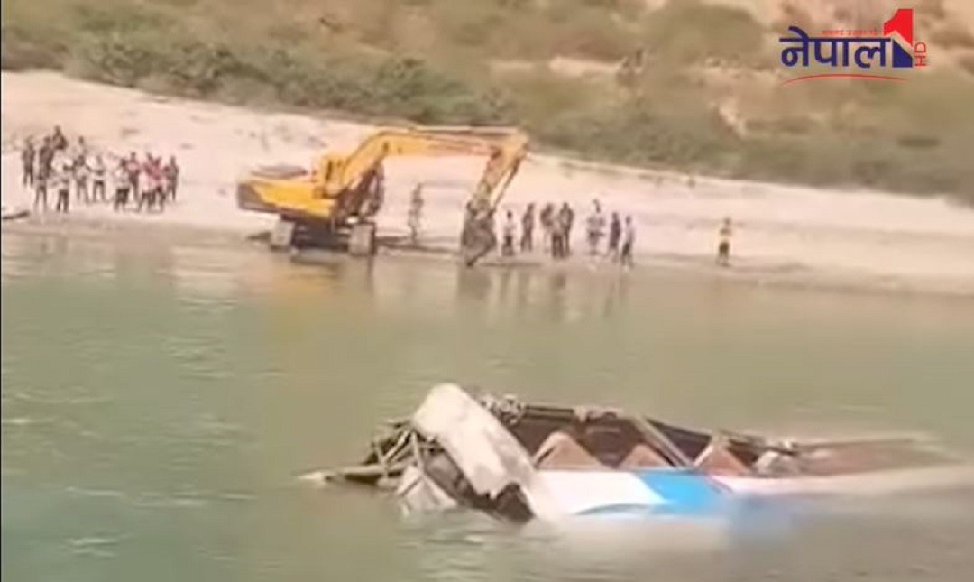 तामाकोशीमा बस दुर्घटना : थप तीनको शव फेला, मृतकको संख्या ९ पुग्यो (भिडियो)