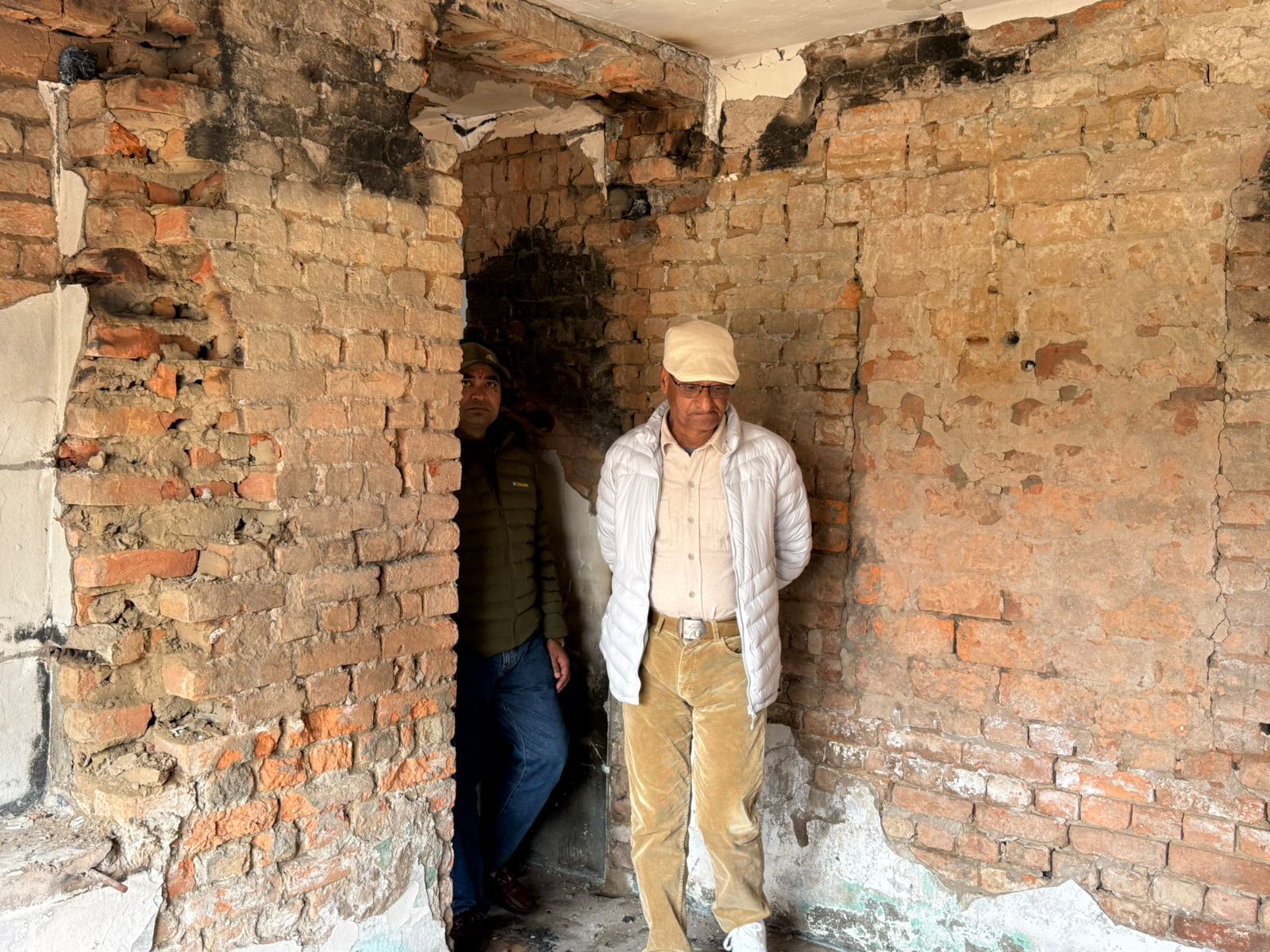 जेनजी आन्दोलनको पाँच महिनापछि रमेश लेखक पुगे जलेको पुर्खौली घर