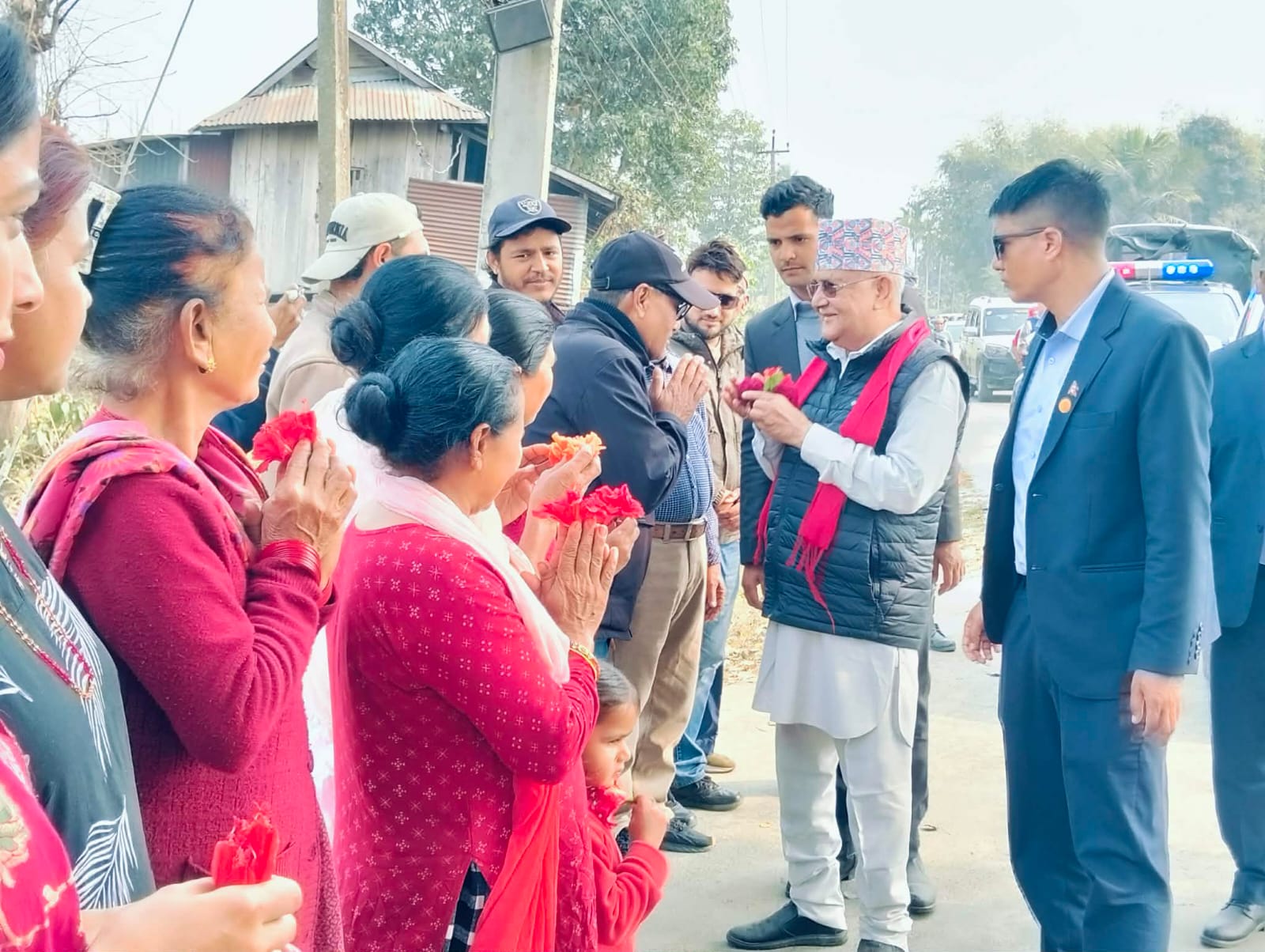 ओलीसँग खयरबारीका मतदाताले भने: खोलो बाँधियो, अब धनीपुर्जा चाहियो