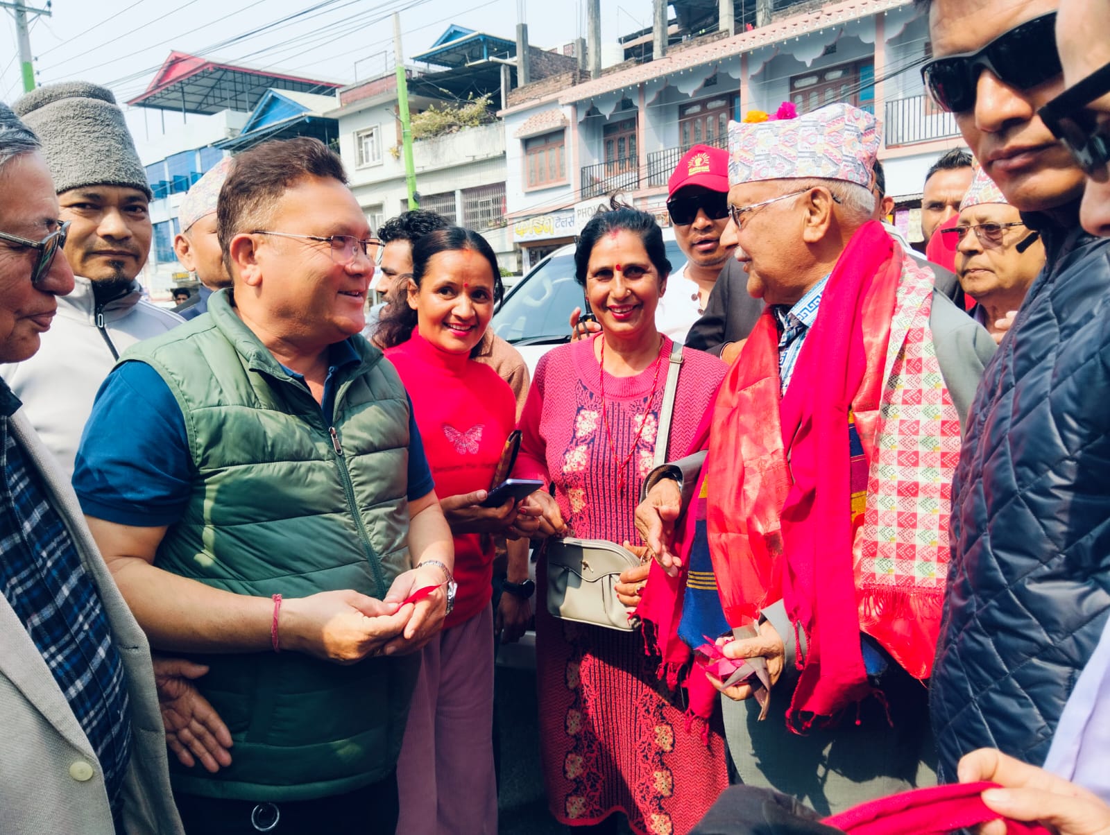 मतदातासँगको भेटघाटमा सक्रिय अध्यक्ष ओली