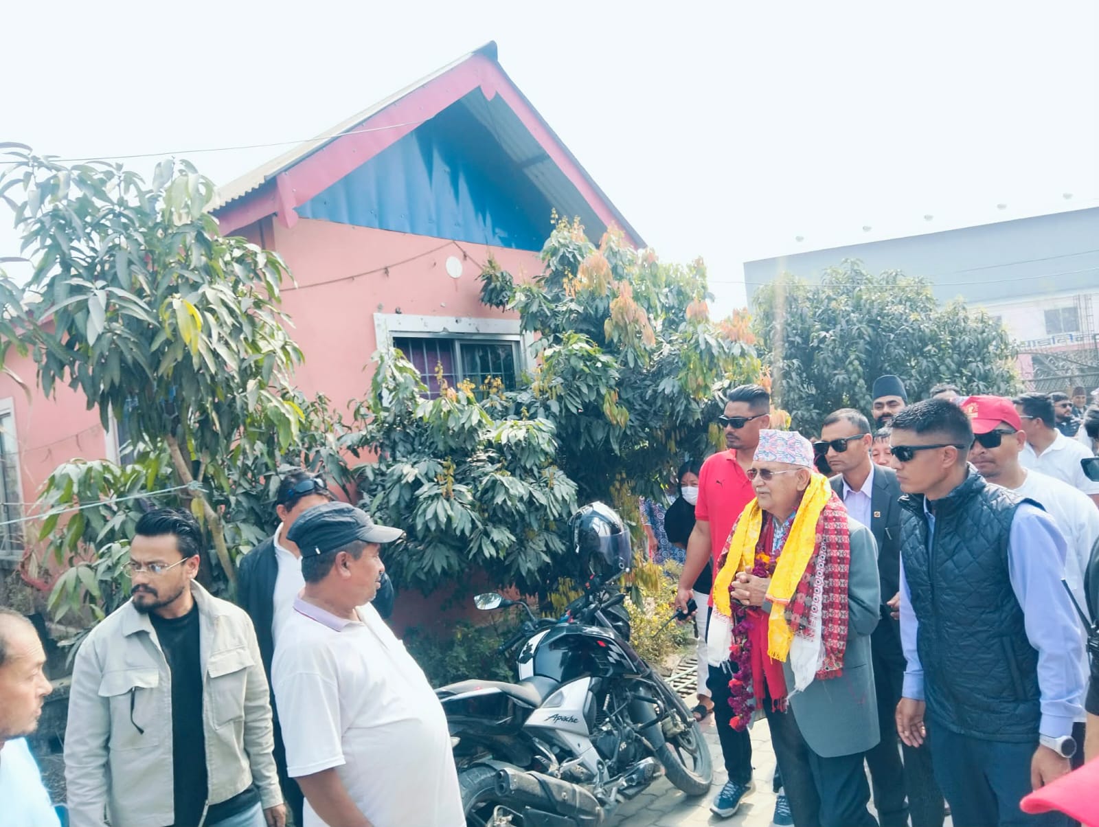 घर पाएका सुकुमबासीले ओलीलाई भने, ‘ओत दिनुभयो, साथ दिन्छौं’