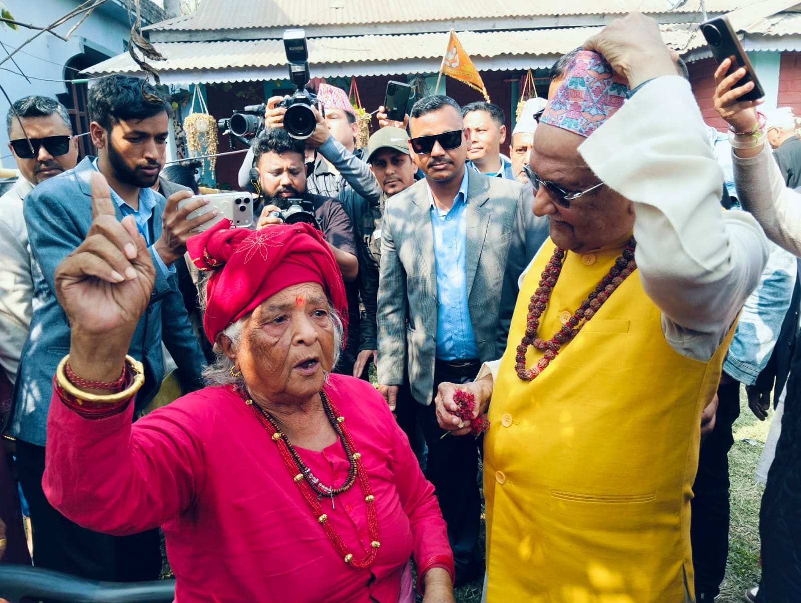 अध्यक्ष ओलीलाई मतदाताले भने, ‘देशमा शत्रु लागे’