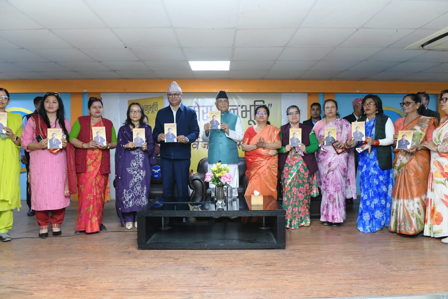 ३८ औं वैवाहिक वर्षगाँठमा ओलीले सार्वजनिक गरे राधिकाको ‘मेरा अनुभूति’