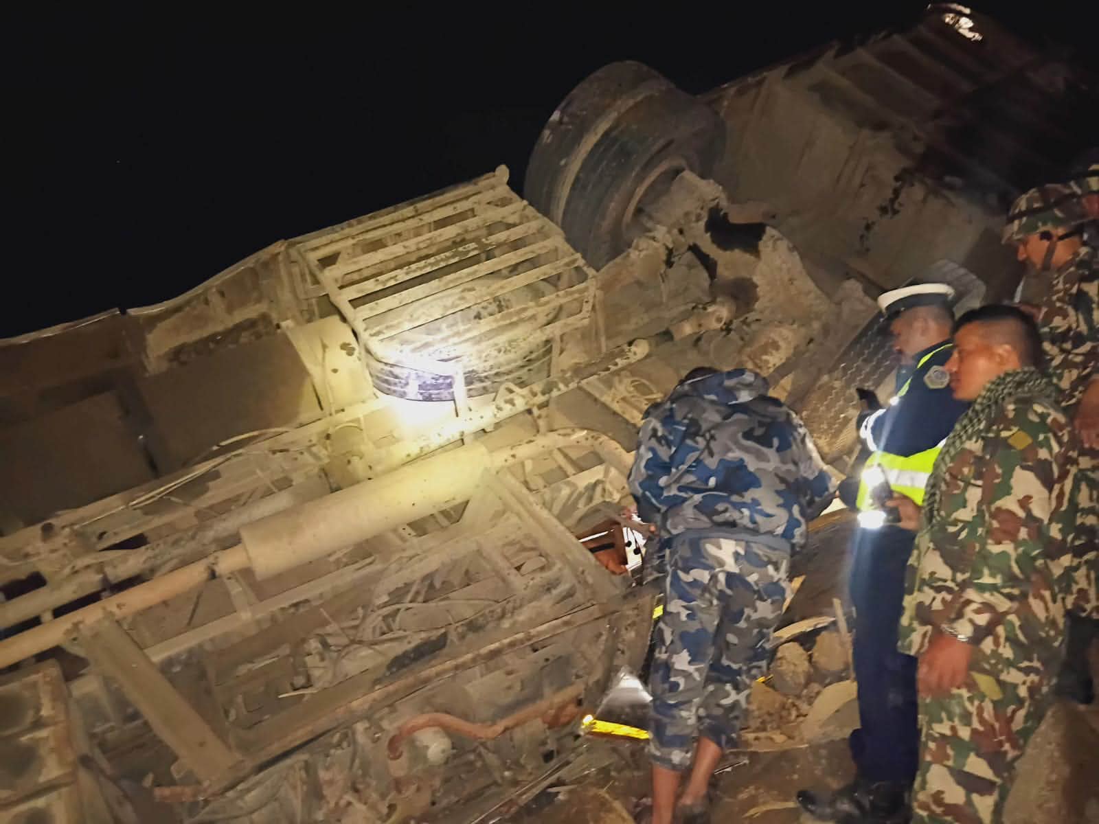 धादिङमा बस दुर्घटना हुँदा १७ जनाको मृत्यु, २४ घाइते