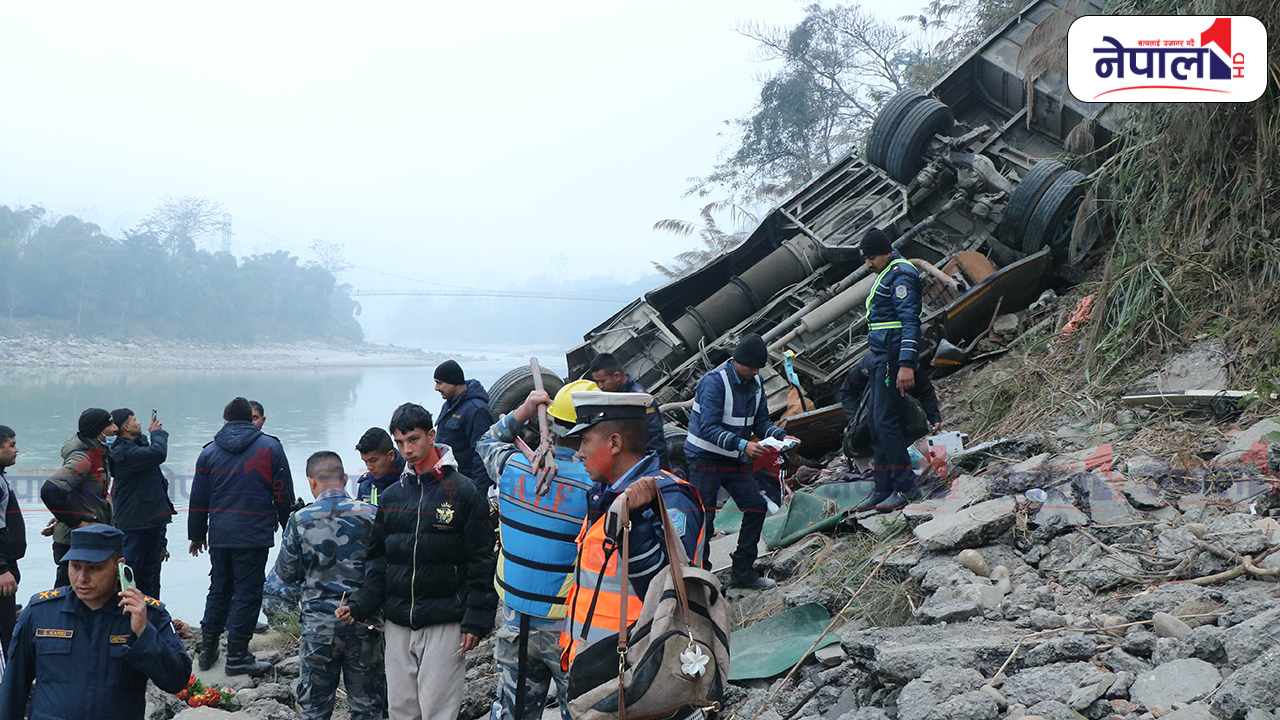 धादिङ बस दुर्घटना: तस्बिर घटनास्थलदेखि राष्ट्रिय ट्रमा सेन्टरसम्म (फोटो कथा)