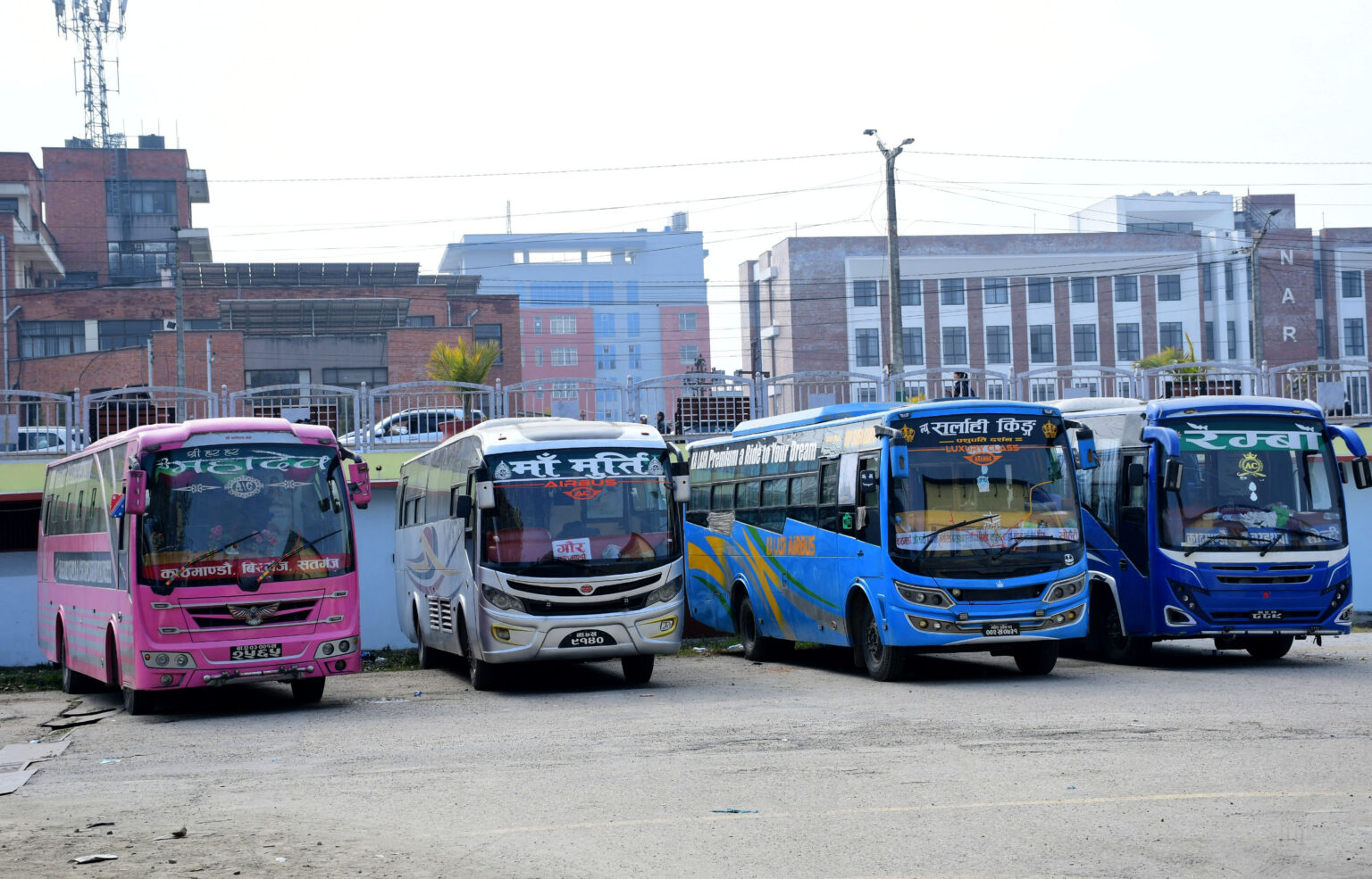 काठमाडौँ उपत्यकामा जथाभावी पार्किङ गरिएका बस नियन्त्रणमा