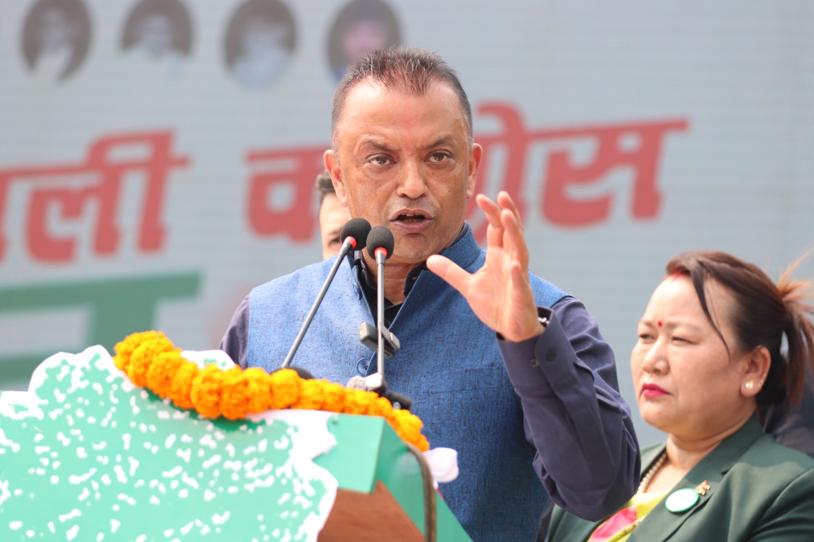 सामाजिक सञ्जालमा मात्रै हैन जनताको घर–घरमा पुगेर आफ्ना कुरा राख्न गगन थापाको आह्वान