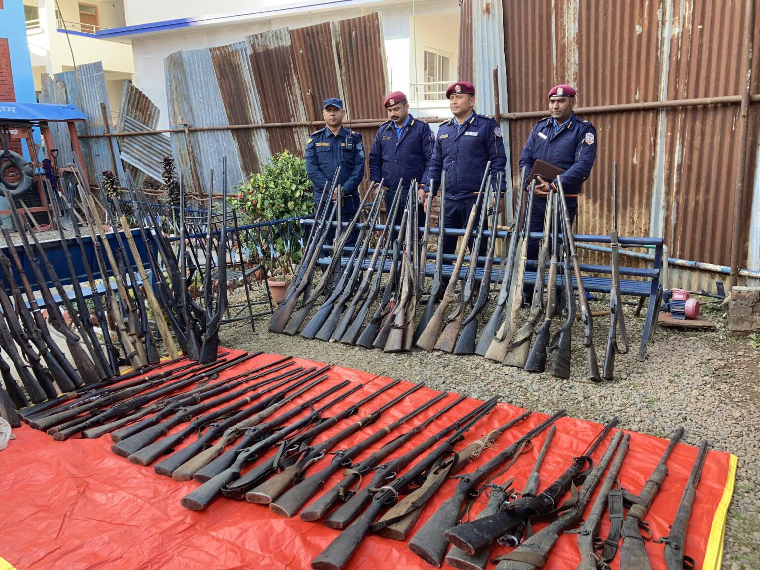 बागलुङमा ११५ थान भरुवा बन्दुक बरामद