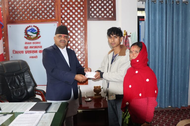 ११ वर्षको पर्खाइपछि सुवासलाई आमाको नामबाट नागरिकता