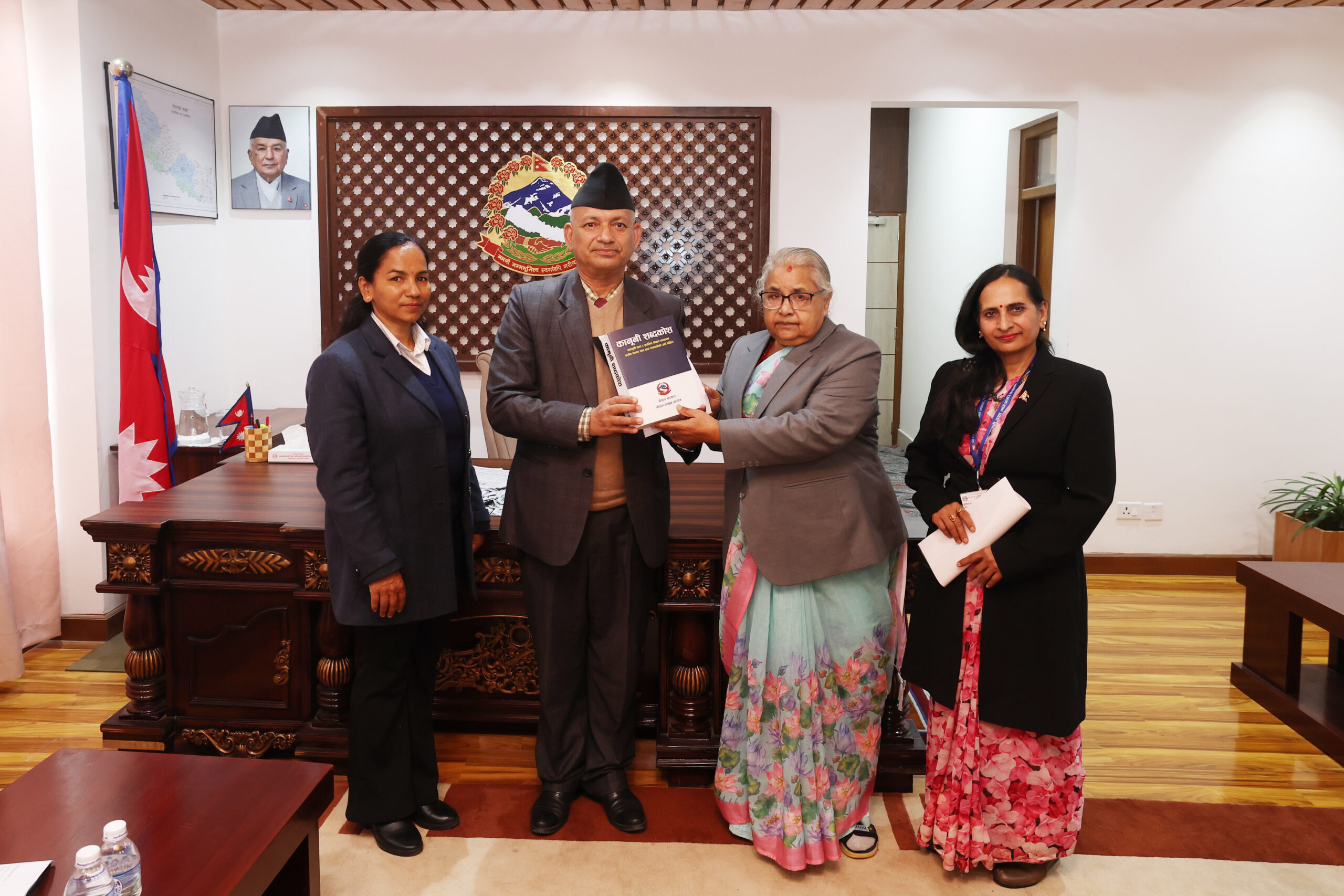 प्रधानमन्त्रीलाई कानुन आयोगको जानकारी