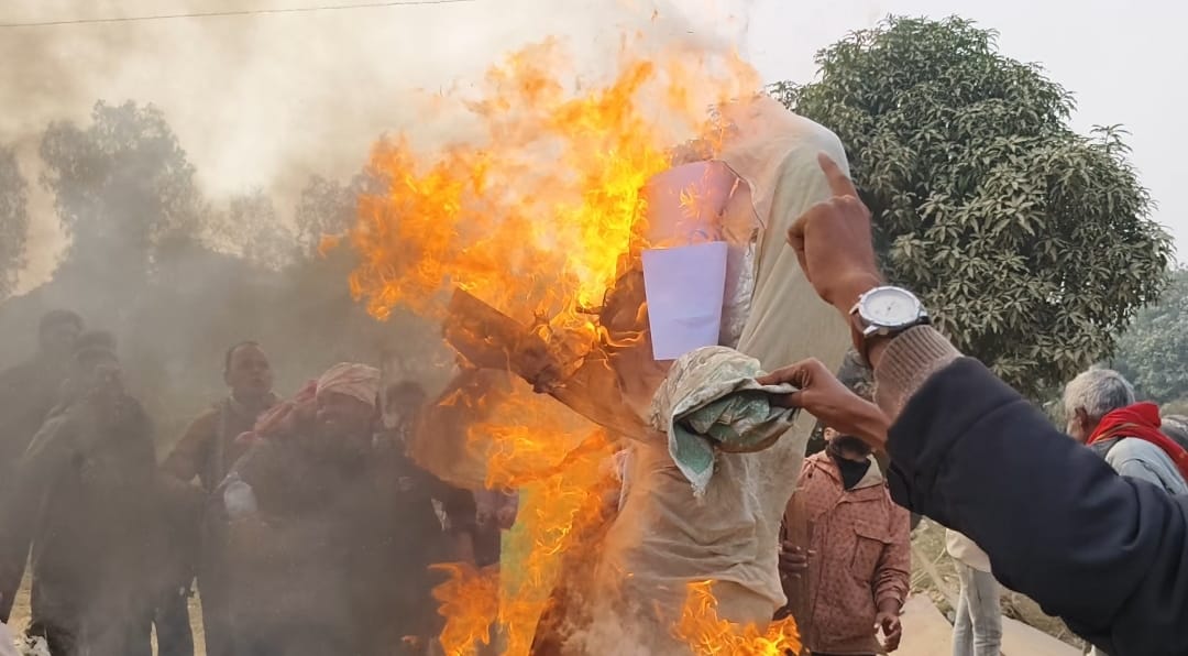 प्रधानमन्त्री सुशीला कार्कीको सिरहामा पुत्ला दहन