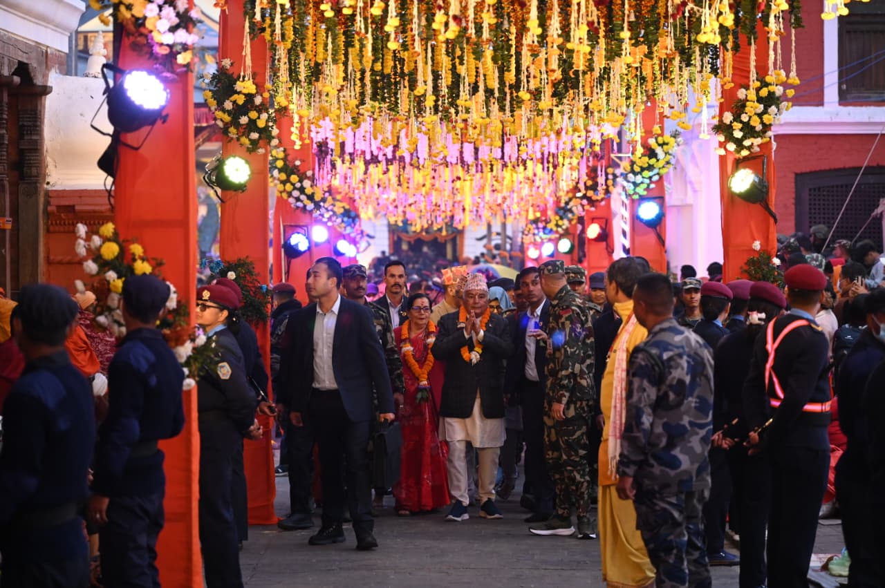 राष्ट्रपतिले गरे महाशिवरात्रिमा पशुपतिनाथ मन्दिरमा पूजाआराधना