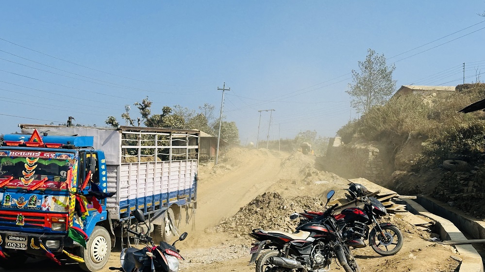 उदयपुर–२ : फेरिरहन्छन् प्रतिनिधि, फेरिँदैन सडकको अवस्था