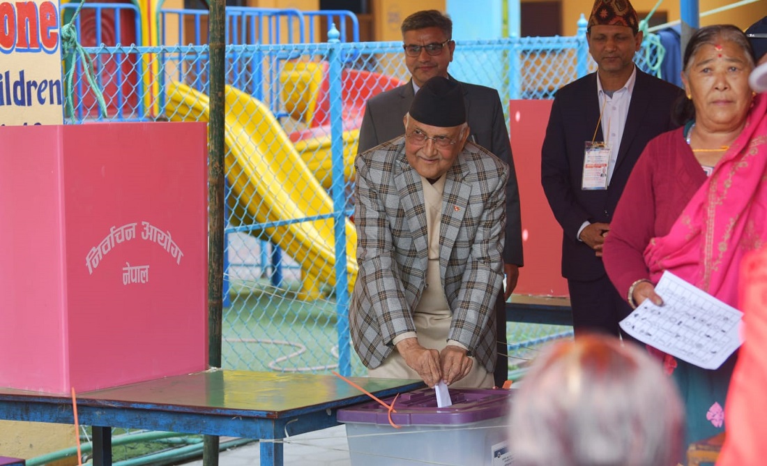 एमाले अध्यक्ष ओलीले गरे मतदान