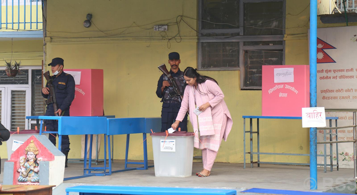 महिला मतदाताको उत्साहः ‘पहिला मत खसाल्ने, पछि काम गर्ने’